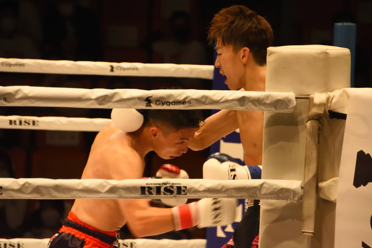 hiro_318's tweet photo. #RISE
#RISE143
#後楽園ホール
メインイベント
#大崎一貴 vs #川上叶
かいくぐってボディ。速い。
#ラウンドガール: #桜りん さん #coco さん #加乃ほのか さん
北側A席だと400mmぐらいほしい。
次回RISE144で2020年は最後。
チケットは買ったので仕事で遅れないようにしよう。 https://t.co/CRGTlvmdcg