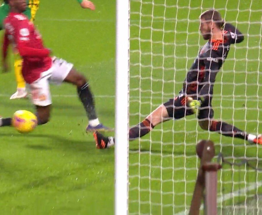 Another goal which highlights just how important pre shot decison making & shot stopping technique selection is.This is why I raved about  #DeGea’s performance last night because he made it look so easy due to his decison making.