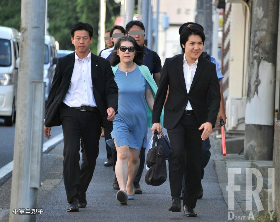 小室母は5ちゃんねるで膝がパナップに似ているということで膝パナと呼ばれていた Togetter