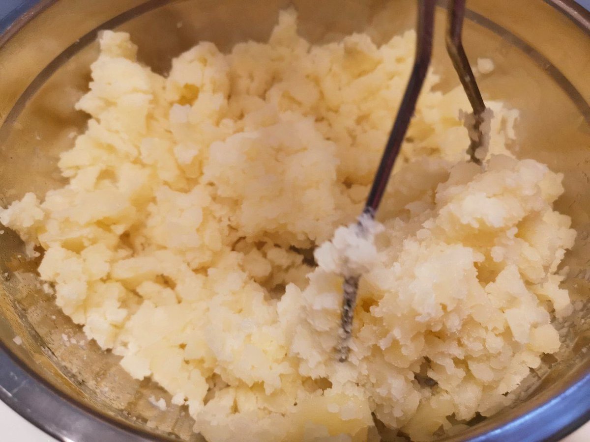 JojoSekri's tweet photo. JojoCookingMagic Homemade Mashed potatoes #familyrecipe😊❤️
JojoCookingMagic Recipe 
#homemademashedpotatoes #spices #ownmixspices #familyrecipe  #naturalingredients #nofoodcoloring #lovefoods #foodie #healthyfood #homemade #nomsg #homecooked @jojosekri @jojocookingmagic https://t.co/ZkRjRFAKMp