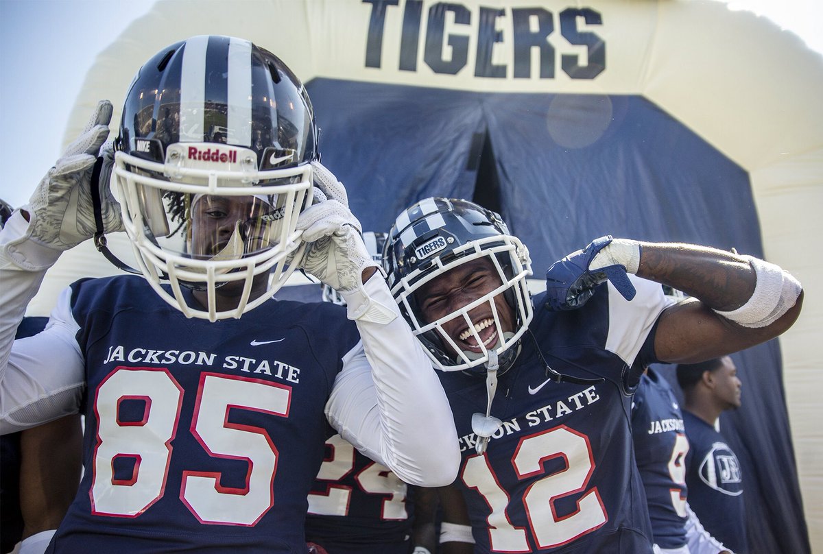Azareyehthomas's tweet photo. Blessed to have Earned an HBCU offer from Jackson State University🐅! @DeionSanders @CoachFlea @FLCoachT @AD_Nice3 @seanmoorer5 @ChadSimmons_ @247Sports @Rivalsfbcamps https://t.co/kfhoOuYlzH