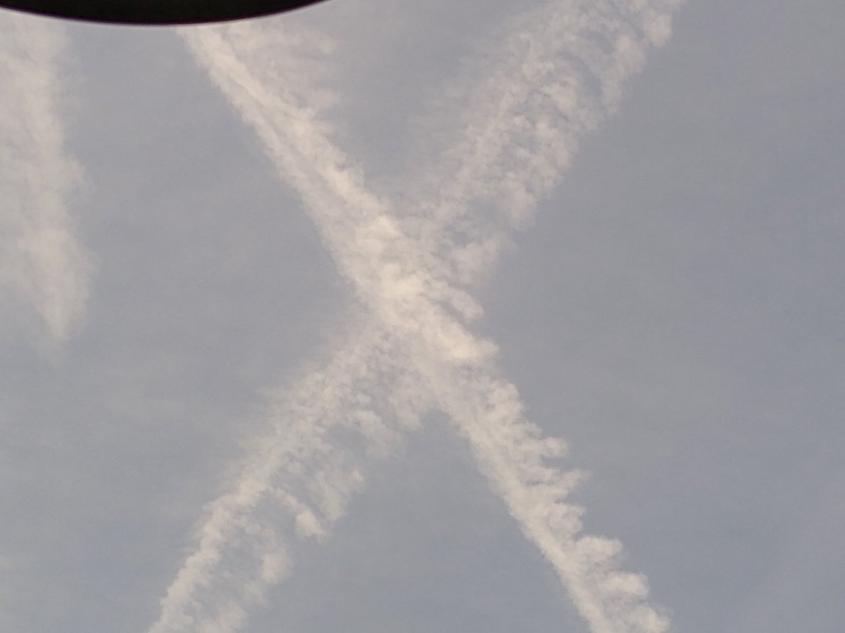 Candyz76's tweet photo. Putting x's in the sky over my apartment https://t.co/Osb6vARWhU