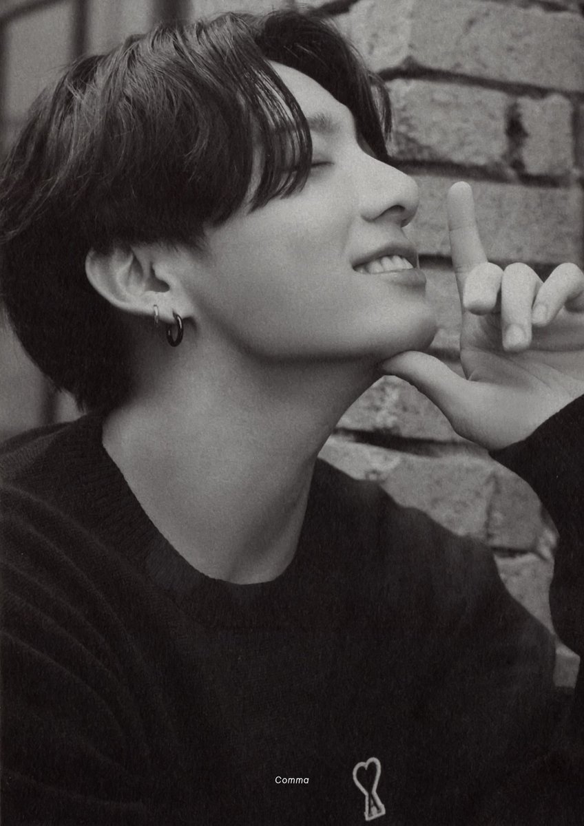 comma_bts's tweet photo. [scan] Album BE 

#정국 #JUNGKOOK @BTS_twt https://t.co/dRFCbGTtPp