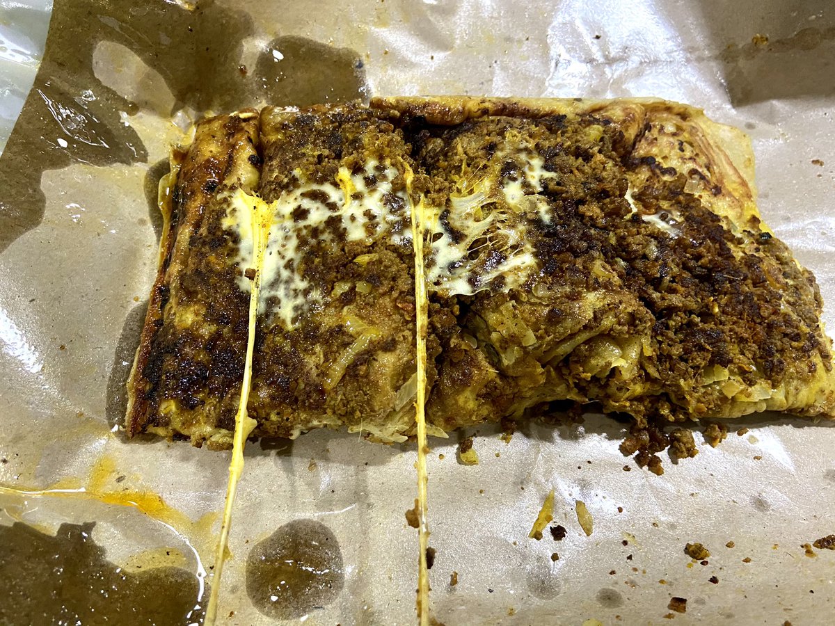 Marina_Ibrahims's tweet photo. Murtabak Cheese Kampung Melayu.Daging tebal mantap. https://t.co/PC9wQknLCk