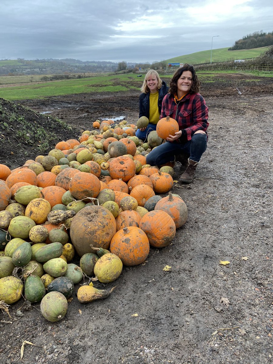 And the lovely chefs Jo Ingleby  @tasteandseason and Genevieve  @genevieveeats travel all the way from Bristol to collect a load to share with  @ThreeWaysSchool and 15 Bristol FOOD clubs.