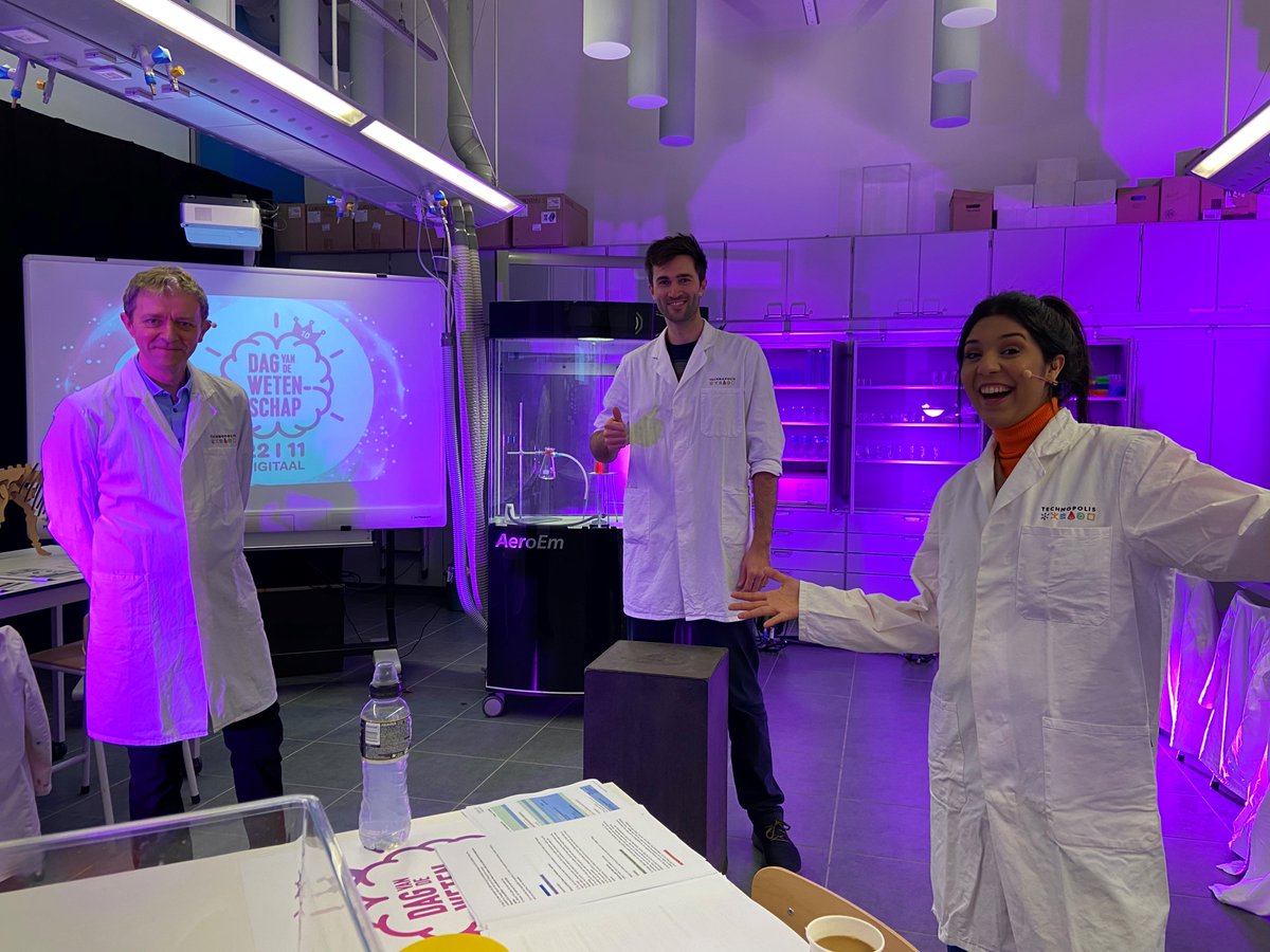 dagvdwetenschap's tweet photo. Meter @sarahmouhamou en peter @frankdeboosere krijgen straks om 14u30 tijdens de liveshow een aantal verrassende proeven voorgeschoteld! Zullen ze de proeven doen slagen? Kijk live mee op https://t.co/GThuhcJtEF https://t.co/ulg0a8hL2L