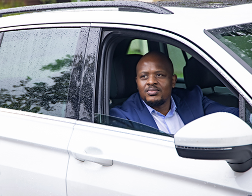 DStv's tweet photo. #DriverBae is on route to our #babizebonke winner,@amieversober to deliver his #DStvPrem gift box( team Jersey, cap,buff and bluetooth speaker in time for @Masandawana v @AmaZuluFootball 15H30 kick-off https://t.co/NeWzd3ZQJk