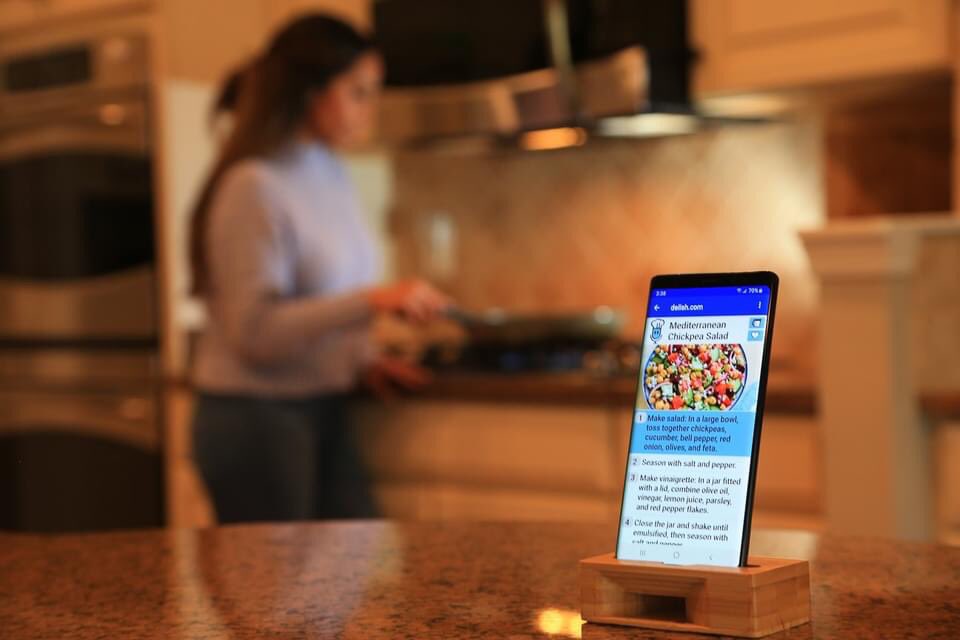 voicipe's tweet photo. @thebronzey @drnik46 Have you tried our @voicipe app? It reads recipes based on your voice commands... no need to print the recipe or touch the phone with messy hands. https://t.co/eZbwye4jRF https://t.co/I9OqMbMvK7