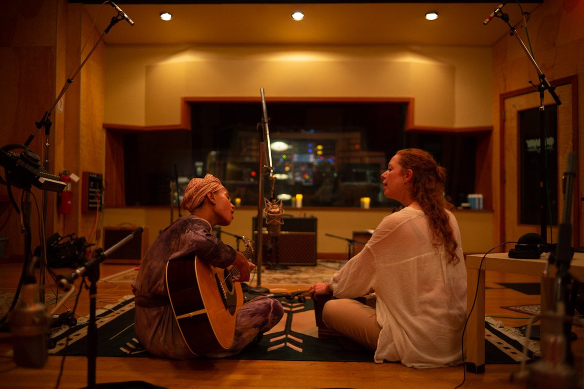 Willow and Jahnavi Harrison enlist us on a spiritual journey for their joint EP "R I S E" ☀️ ow.ly/Iqo350CrjMX