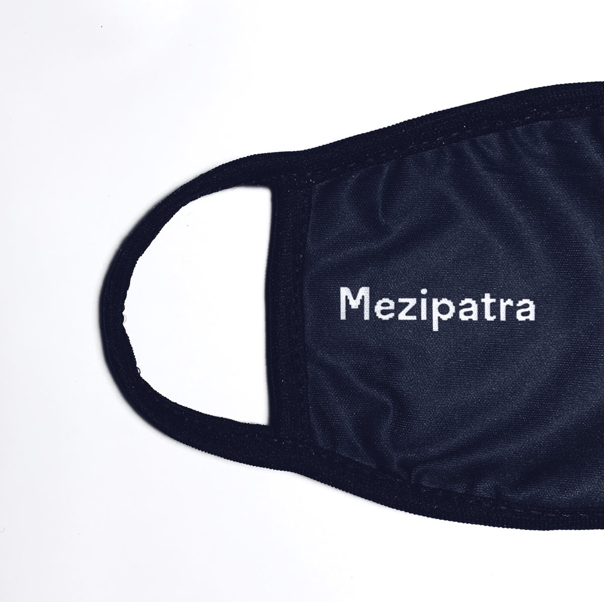 Mezipatra's tweet photo. ►▷ Stylové Mezipatra roušky právě v prodeji na https://t.co/fnYzTvvqFf! Černé, dvouvrstvé a nechybí ani logo festivalu a téma letošního ročníku. 😷🏳️‍🌈🎦
👉 https://t.co/nFIerSI7fT https://t.co/KMOFaOnbhN