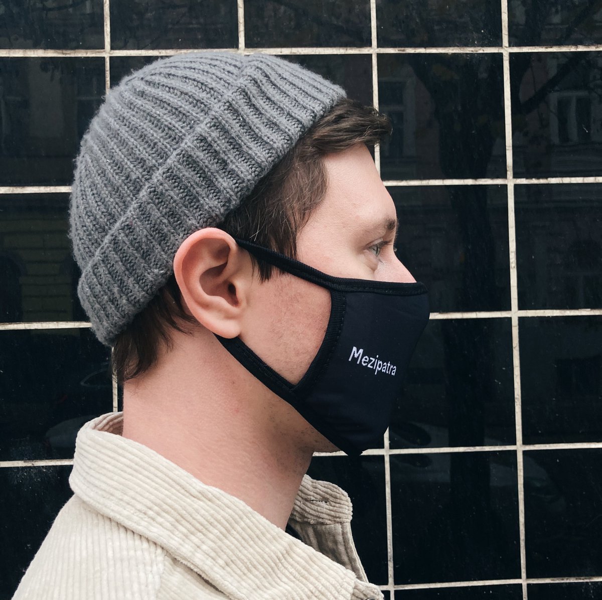 ►▷ Stylové Mezipatra roušky právě v prodeji na Queershop.cz! Černé, dvouvrstvé a nechybí ani logo festivalu a téma letošního ročníku. 😷🏳️‍🌈🎦
👉 bit.ly/MP2020_Rousky