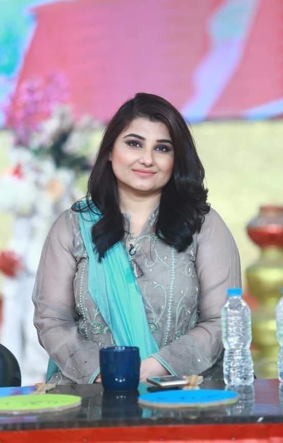 #JaveriaSaud 
اس کا جسم بھی موٹا ہے افف اس کا باقی سامان کیسا ہوگا افف منہ میں لے کر چوپا بھی مست لگتی ہونگی افف یہ مست موٹا ابھرا ہوا جسم ایسی بھابھی کو خوب مزہ لے لے کر کرنا چاہیے۔۔۔۔