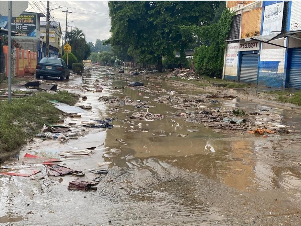 Ciudadano7HN's tweet photo. ⛔ Imágenes de la #ColoniaLosPinos, #BarrioElCentro y colonia #Sitraterco de #LaLima.
📷Fotografía: #JesusRivera #HRN https://t.co/8elhKwmeQy