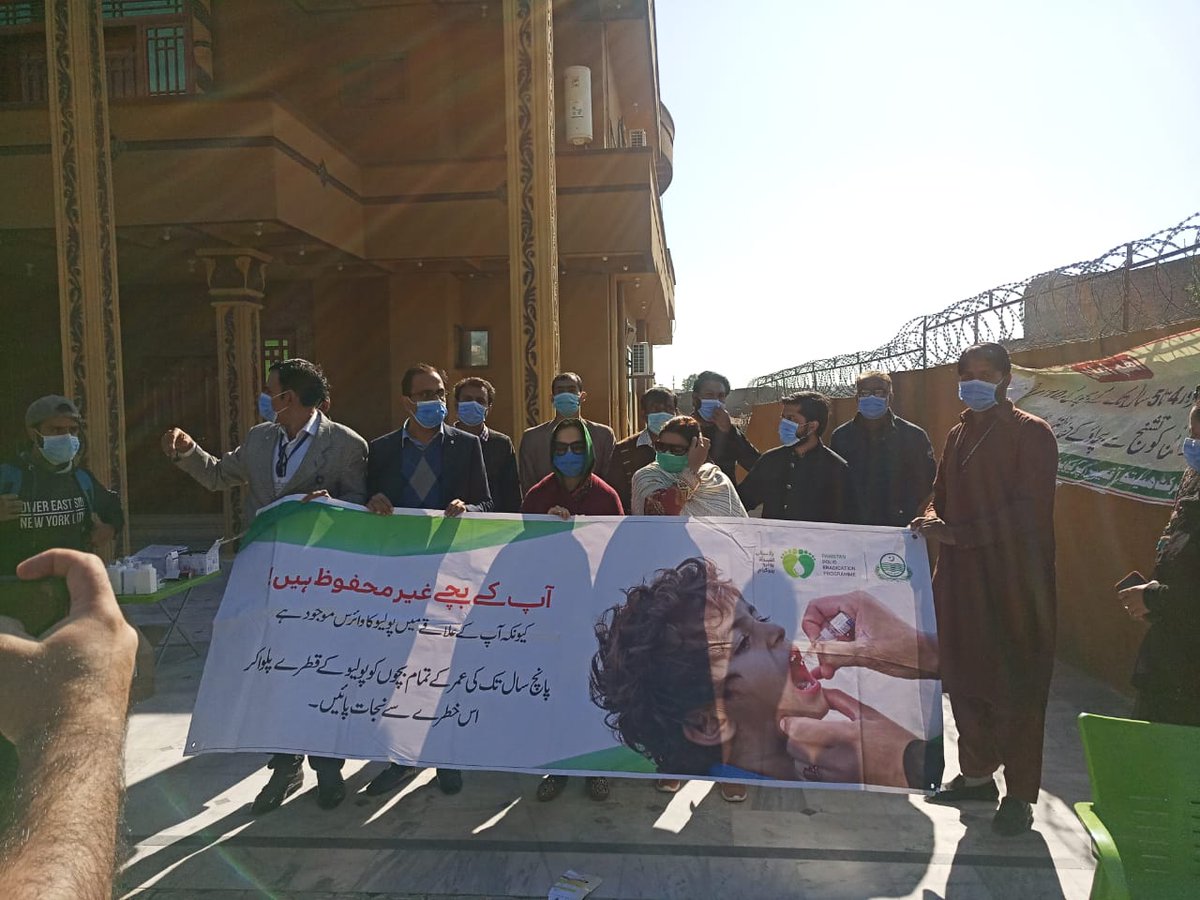 DCRawalpindi's tweet photo. We are all responsible for creating a Polio free world while we still can. Polio awareness walks were organized with the help of @UNICEFpolio @RwpVForce  and District Administration Rawalpindi across different government offices in Rawalpindi District. https://t.co/tryf2YmOXI