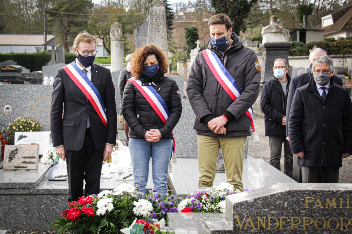 ClubMaxLejeune's tweet photo. • Robert DEBRAY, maire de Longpré-les-Corps-Saints
• Florence PETIT, adjointe-au-maire d’Abbeville déléguée au devoir de mémoire et trésorière du Club MAX
• Jacques MARIETTE, représentant la délégation départementale de la Légion d’Honneur https://t.co/ncJpOi1mrQ
