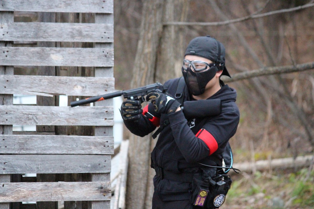 したゆさん 卑劣な犯行に及んだスパイ 外部ソースにしたら安定感抜群で撃つのも気楽に撃てて良き良き もうちょいホース伸ばして楽に使えるようにしたいかな リロードに時間かかりまくるのだけが欠点 サバゲ 外部ソース M9a1 ガスガン