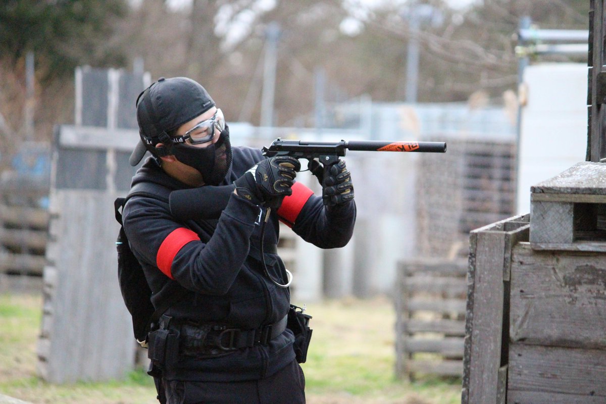 したゆさん 卑劣な犯行に及んだスパイ 外部ソースにしたら安定感抜群で撃つのも気楽に撃てて良き良き もうちょいホース伸ばして楽に使えるようにしたいかな リロードに時間かかりまくるのだけが欠点 サバゲ 外部ソース M9a1 ガスガン