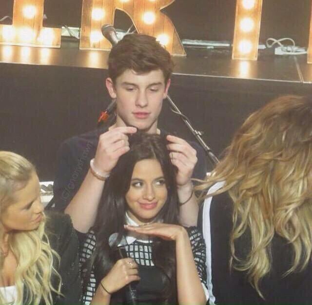shawmilaportal's tweet photo. MEU MUNDO!!!

Hoje completa seis anos dessa foto icônica da Camila Cabello com o Shawn Mendes no American Music Awards Radio Row 2014 em Los Angeles, Califórnia. https://t.co/zskC8M4hGg