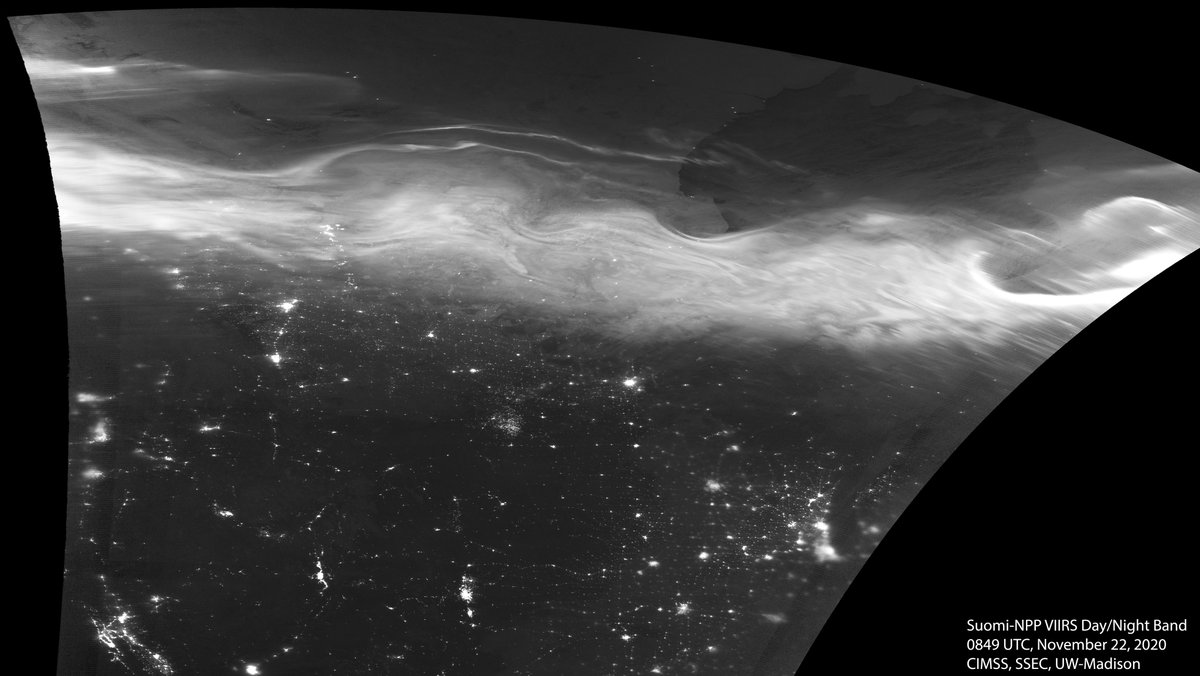 Further east and 50 minutes earlier,  #Suomi-NPP captured this view from above while  @dmaluk1 caught a glimpse of the  #NorthernLights through the clouds in Sandy Lake  #Manitoba and  @KimHinesSN captured a frosty  #backofcamera  #aurora shot from  #Winnipeg.