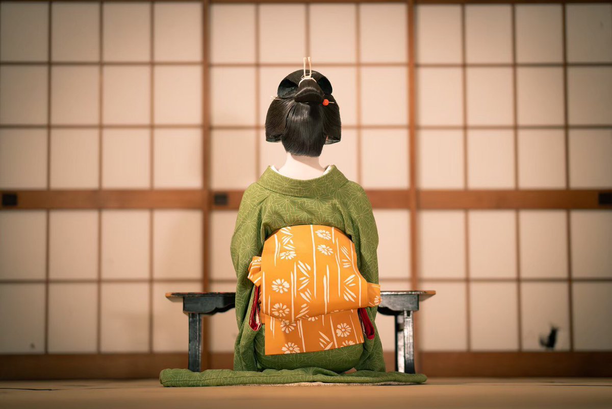 kibiyurie's tweet photo. 浅草花街の芸者衆の事務所「見番」を舞台に開催された歴史と新鮮さの入り混じるイマーシブシアターに行ってきた。
普段は立ち入り禁止のこの貴重な空間で、本物の芸妓さんとダンサーのコラボによる艶やかな舞台はまるで没入型のアートだった🏮👘

写真4枚目は公式から
#dramaticdining https://t.co/qZHXEilwcG