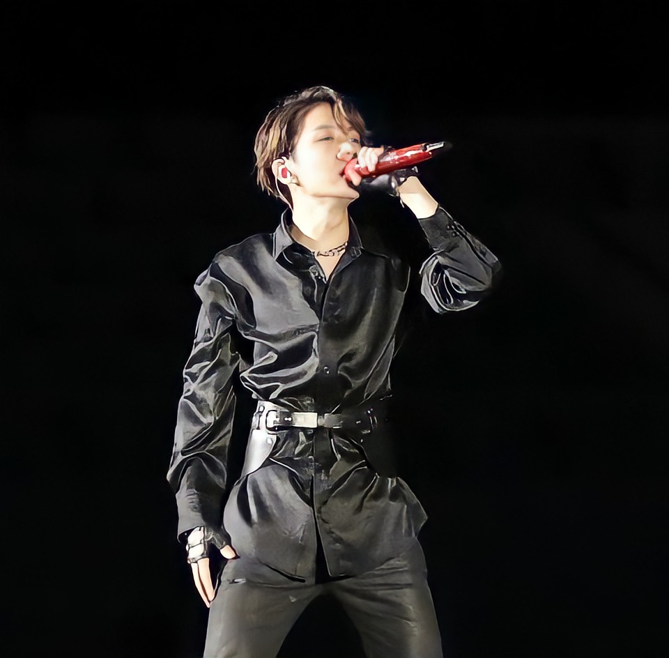 Jung Hoseok in harness -a thread