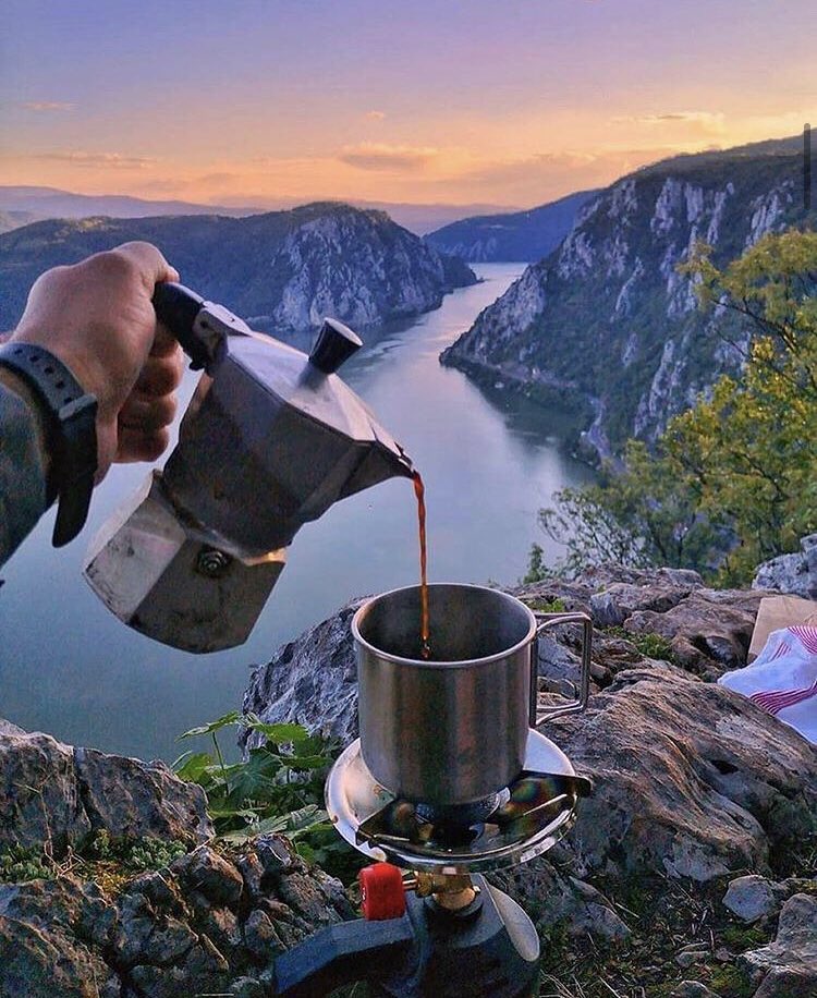 visit_romania_'s tweet photo. Would you like to spend your mornings in this place?😱😍😍
⠀
Danube Gorges🏔
#mountainpics #mountainexplorer #beautifullakes #landscapepictures #cazaneledunarii #madeinromania #danubegorge #danube #romania #danubedelta #visitromania #crystalwaters #danuberiver #deltadunarii https://t.co/ffym6WG60k