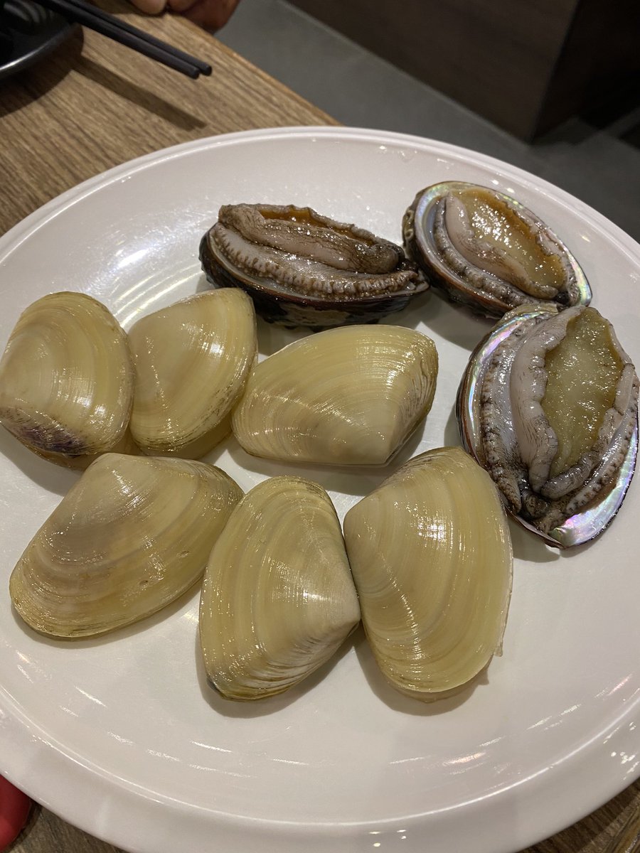 NicoleC29936127's tweet photo. 🟡繼續支持 #黃色經濟圈 💛
支持鍋心粥底火鍋🍲🎗 #美食推 
海鮮🦞新鮮😋放落粥底到煮熟，
鮮味留喺個粥底度，$200零蚊一位，食到飽😎（如選龍蝦要加錢）
#YellowEconomicCircle #StandWithHongKong https://t.co/4GuMgF8ICr