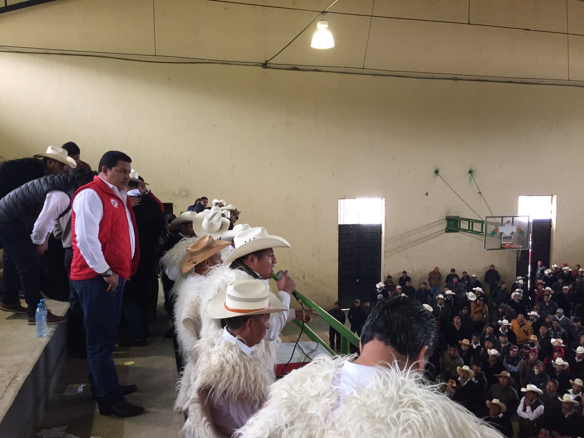 Odilon_RS's tweet photo. Acompañe al municipio de San Juan Chamula a elegir a su nuevo presidente de partido y dirigente de la CNC. Agradezco el apoyo de esta comunidad y siempre respetando los usos y costumbres de los pueblos indígenas.
@hernandezderas @rubenzuarth @CNC_CEN @PRI_Nacional #somosCNC https://t.co/7zFcSbRGJm