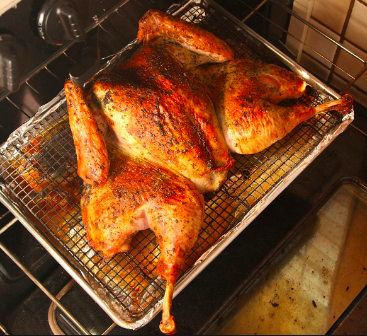 rochelleriley's tweet photo. Man, it's Thanksgiving. Do the turkey, but change up all the sides. Chickens will thank you. (I ordered the ready-to-heat full meal, but this year, I'm finishing the turkey by doing that splayed thing. #SpatchcockedTurkey https://t.co/7ErTLup7ZO