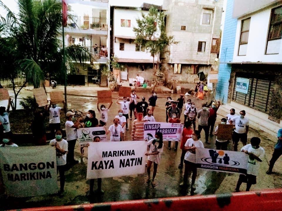 Bahaghari_PH's tweet photo. Today, #BuklodBahaghari mobilized two teams: one focused on repacking relief goods for typhoon-struck communities in Cagayan, and another joined forces with @GabrielaWomenPL, @savelumadschool, @LingapGabriela , and more, to perform cleaning drives across Brgy. IVC, Marikina! ✊🏼🏳️‍🌈 https://t.co/Q3U9uCDVlU