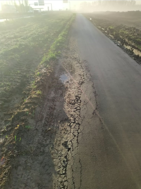 MDB_Bures's tweet photo. Massacre à la pelleteuse de la piste 🚲 longeant N118 rénovée par @CDEssonne il y a 2 ans ! Les vélotaffeurs du + grand pôle scientifique de 🇫🇷 expriment leur immense tristesse😭😭😭😭😭😭😭😭😭😭😡
@olivierthomas91 @GdParisExpress @ParisSaclay @MobParisSaclay @agglopariSaclay https://t.co/GoRgfWtTbw