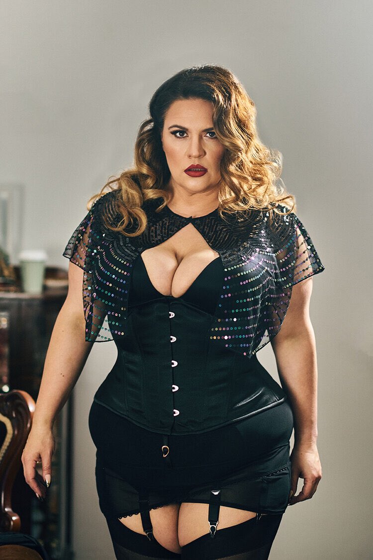 Domain Domina on X: Inspiration: @MistressLucilla t.coVhoIz30TuP  A LUSCIOUS CURVY BBW GODDESS who commands your undivided attention. You  will be captivated by her beauty, dangerous curves and her presence alone  will bring