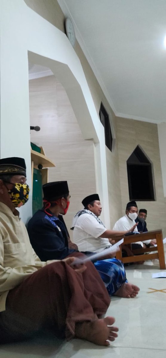 Gus_Arifin's tweet photo. #ngajikeliling di masjid Arrafiq #terbatas #ikutprotokolcovid19...#makan2tetep
Cc @Ayang_Utriza @na_dirs @Amal_Alghozali @picoez @irfan_nuruddin @edi_akhiles @HizbutTembakau @Kemenag_RI @senncoin @kawananraja @gayengco @Sam_Ardi @ruhulmaani @rizalmubit @apri_adi08 @iBayem https://t.co/hVyeYxzeFQ