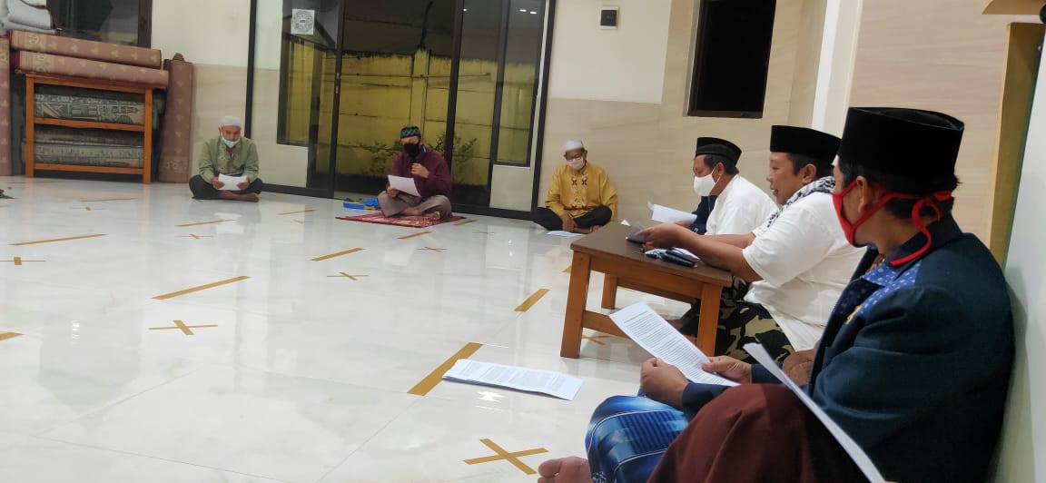 Gus_Arifin's tweet photo. #ngajikeliling di masjid Arrafiq #terbatas #ikutprotokolcovid19...#makan2tetep
Cc @Ayang_Utriza @na_dirs @Amal_Alghozali @picoez @irfan_nuruddin @edi_akhiles @HizbutTembakau @Kemenag_RI @senncoin @kawananraja @gayengco @Sam_Ardi @ruhulmaani @rizalmubit @apri_adi08 @iBayem https://t.co/hVyeYxzeFQ
