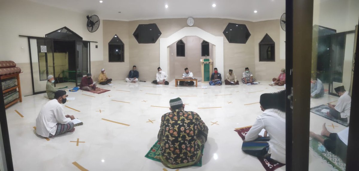 Gus_Arifin's tweet photo. #ngajikeliling di masjid Arrafiq #terbatas #ikutprotokolcovid19...#makan2tetep
Cc @Ayang_Utriza @na_dirs @Amal_Alghozali @picoez @irfan_nuruddin @edi_akhiles @HizbutTembakau @Kemenag_RI @senncoin @kawananraja @gayengco @Sam_Ardi @ruhulmaani @rizalmubit @apri_adi08 @iBayem https://t.co/hVyeYxzeFQ