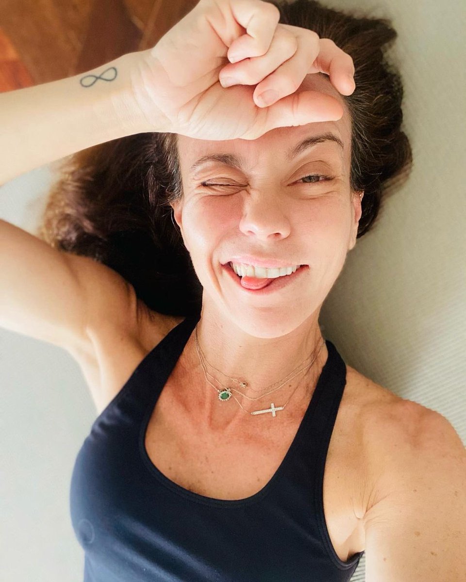 monteirosflavia's tweet photo. #Domingueira...
Na saúde, na alegria e também muita diversão durante todo o dia! 🙌🏻💫
E você? Já definiu como quer o seu? 😜❣️
#cuidardesimesmo
#projetarcoisasboas
#definaseudia
#vidabrevevidaimensa
#gratidão ✨
#derosemethod https://t.co/A1sHa8nkyJ