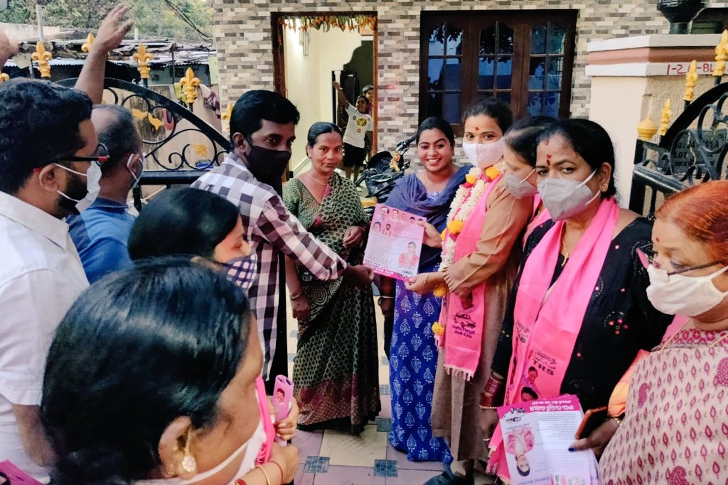 ChintalaShanti's tweet photo. అల్వాల్ ఇందిరా నగర్ కాలనీవాసుల స్వాగతాభిమానాలకి నా కృతజ్ఞతలు!
@TelanganaCMO
@KTRTRS @Eatala_Rajender @MynampallyTRS
Vote for development ! Vote for TRS !
#ghmcelection2020 #trs #votefordevelopment #voteforcar #ghmch #ghmchyderabad https://t.co/LuuJTu3m84