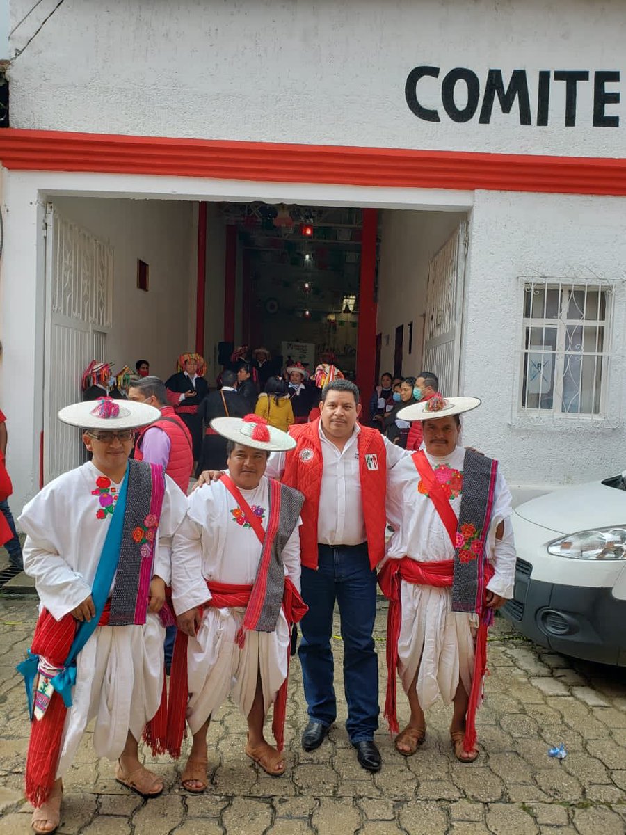 Odilon_RS's tweet photo. Estuvimos apoyando a nuestro presidente @rubenzuarth en reunión de trabajo con 17 comunidades indígenas, las cuales expresaron sus necesidades y mostraron apoyo al partido. No cabe duda qué #JuntosPodemos. Gracias por acompañarnos @FUENTESBLANCO2 @rouse_isabel @YOSOYHIRAM4 https://t.co/4oiFKJqGME