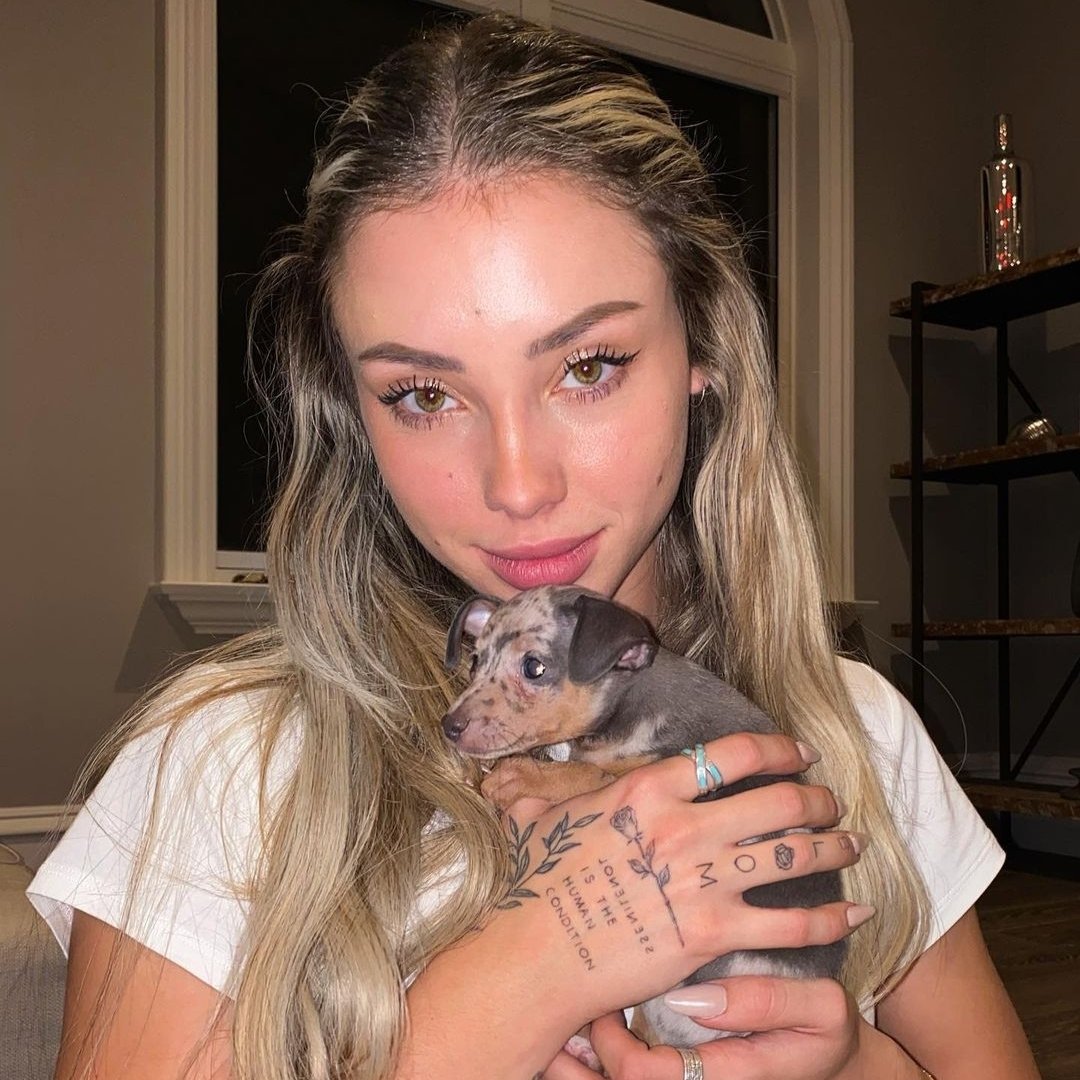 dionisxs's tweet image. selama 2 tahun ini ditemenin sm bocah yang hebat bgt, yg sabar buat ngadepin gua, yg tau cara gmn ngadepin gua, yang selalu ada buat gua. makasi ya, love you huba:)♡