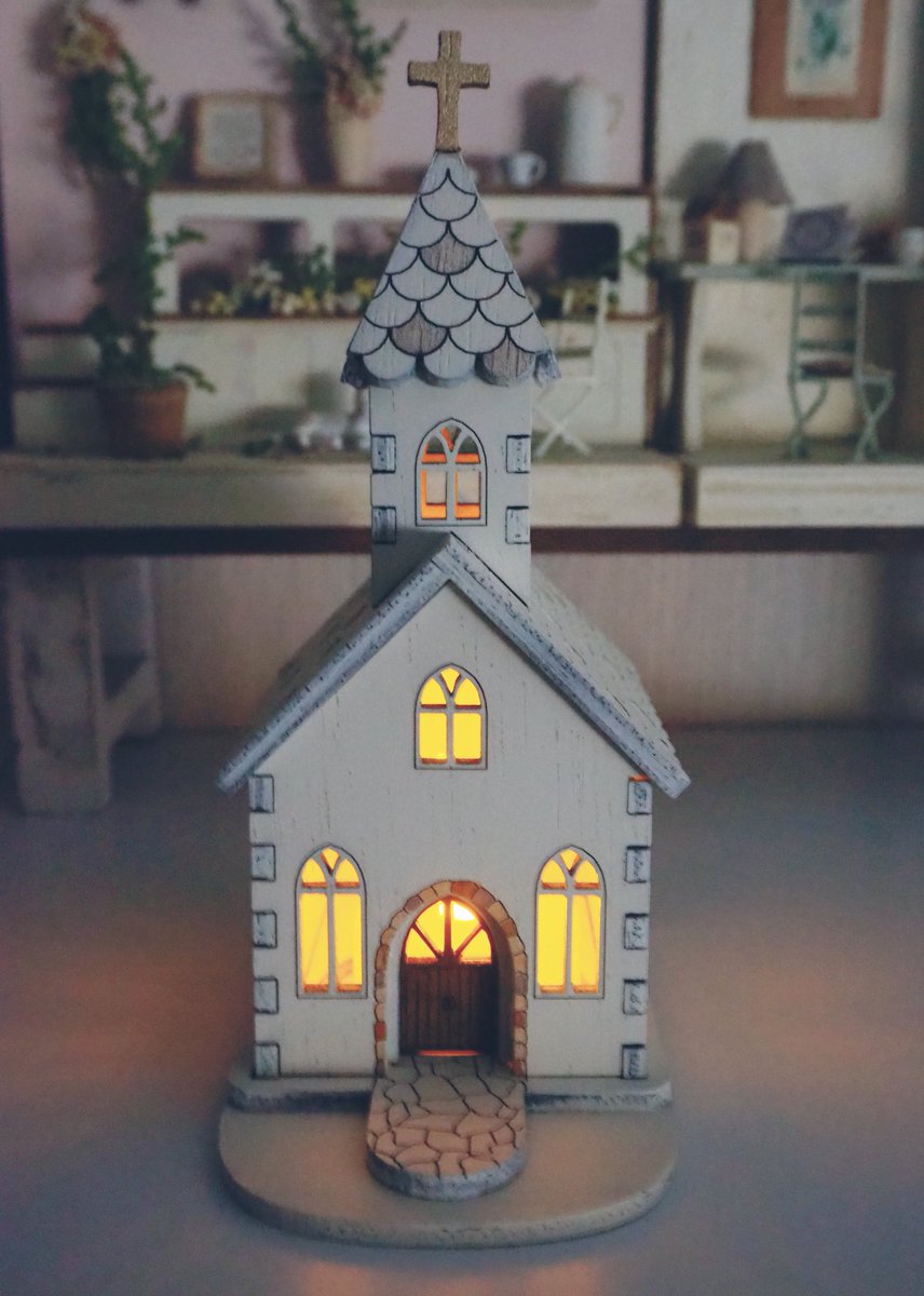 緋垣せい 白い町 フレバンスを彷彿とさせる教会だったので思わず買ってしまった