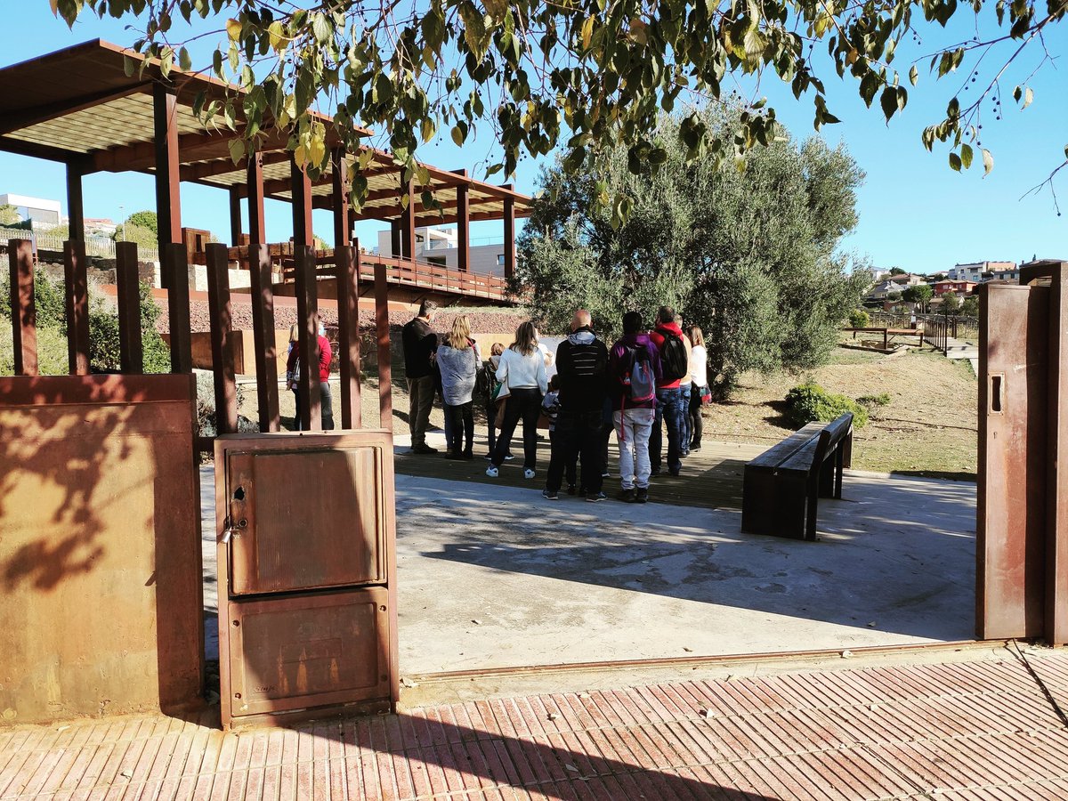 Els visitants dels diumenges a Vallmora.
Recordeu que fem la visita guiada els caps de setmana a les 11h.Feu inscripció a info@vallmora.cat o per telèfon al  615 61 98 94 o 93 555 99 77.
En breu reprendrem els tastets de vi al final de les visites, no us podeu perdre les novetats