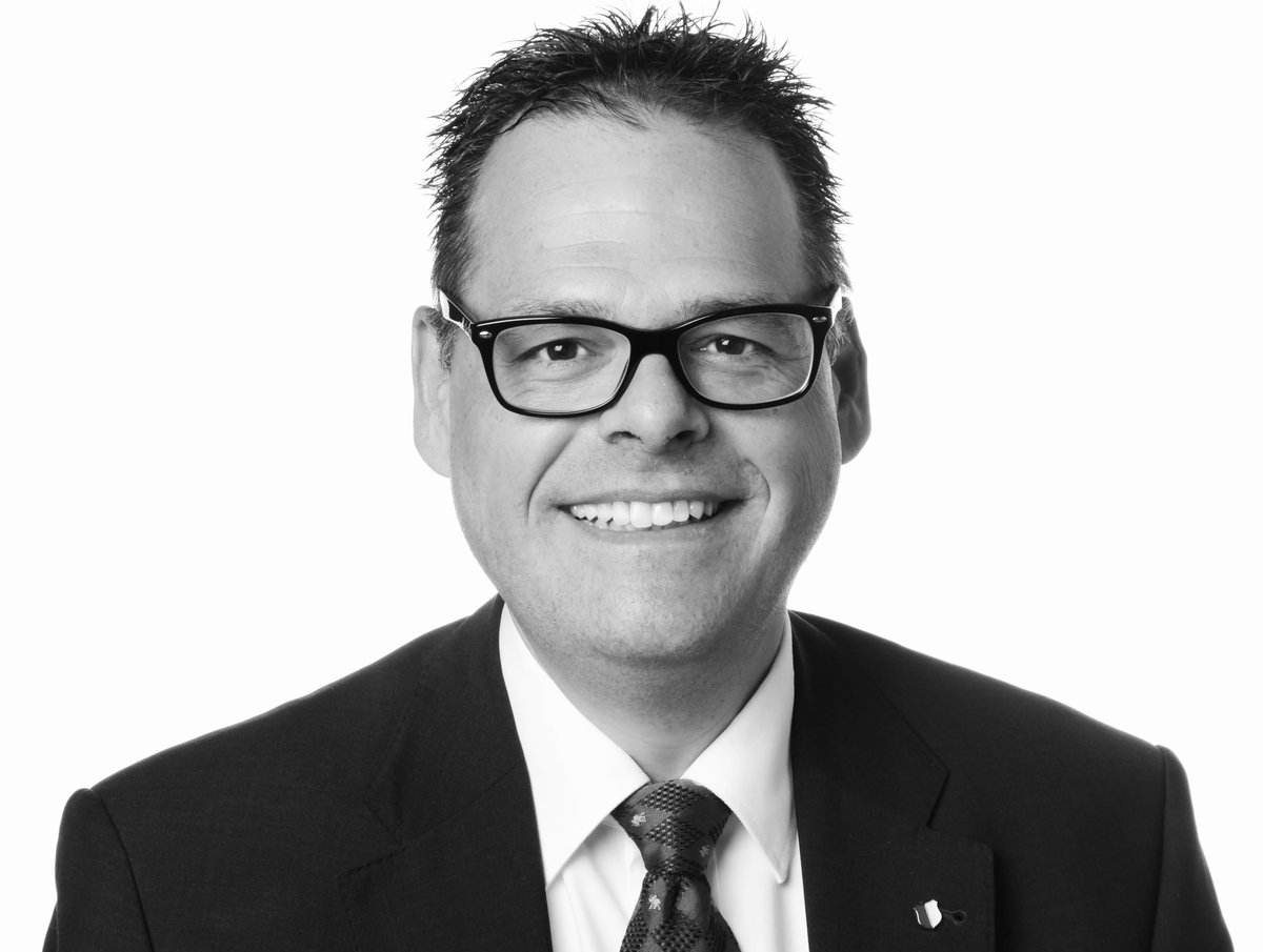Solche Nachrichten relativieren alles. Der Tod von Kantonsrat Marcel Omlin ist ein Schock. Marcel habe ich als engagierten Politiker und netten Menschen erlebt, welcher die Debatte liebte und stets pointiert und mit Witz argumentierte. Ruhe in Frieden, lieber Marcel.