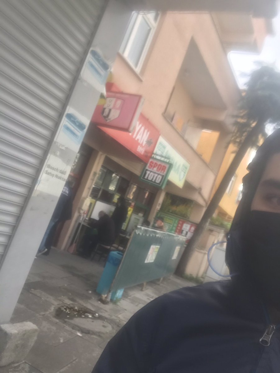 İçerisinde +65 ve -20 yaşlarındadır insanların bulunduğu Ganyan İddia Bayi . Pardonda Nereye Gidiyoruz???
#Covid19 #evdekal #zabıta #polis