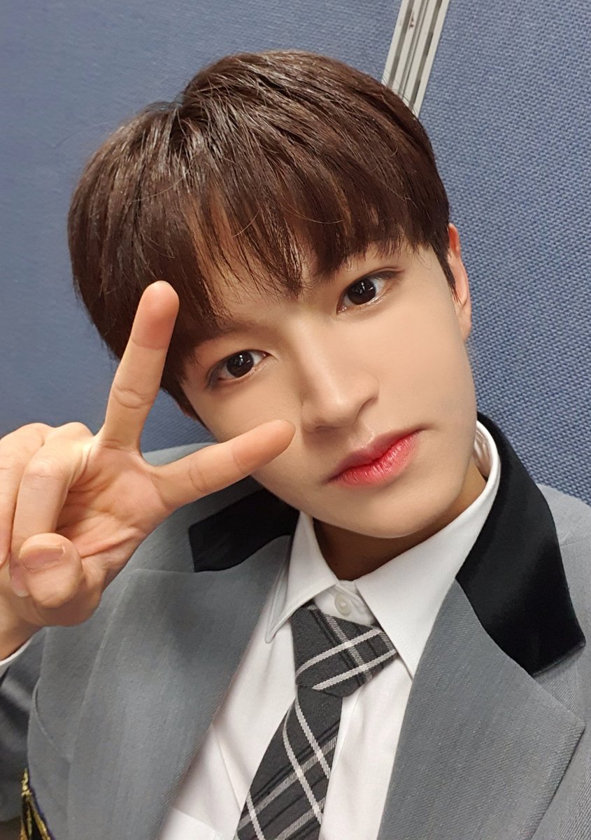 BAE173_member's tweet photo. [#도하 #빛 #도현]
여러분 안녕하세요! 04즈입니당! 오늘 BAE173의 인기가요 무대 어떠셨나요!! 
데뷔 첫 주가 여러분 덕분에 너무 행복하게 마무리된 것 같아요😍
우리 다음주도 함께해요💓
#BAE173 #비에이이173 #DOHA #BIT #DOHYON https://t.co/DnHlvZjDMl