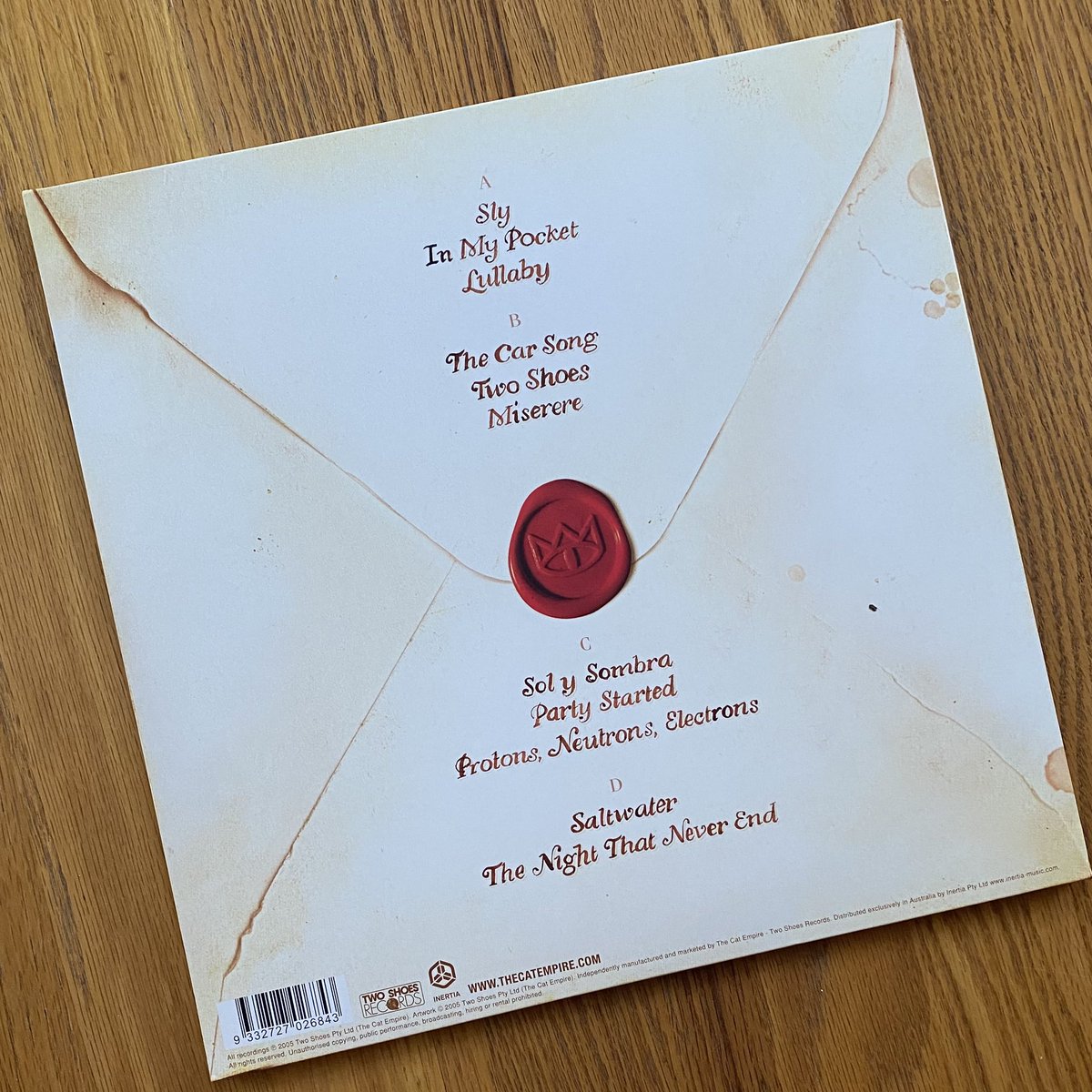 CMoneyKS's tweet photo. #SundayMorningVinyl #TheCatEmpire #CatEmpire #TwoShoes #TwoShoesRecords #2005
.
What an happy delivery from the Amazon Fairy this morning! If you’ve never heard this Aussie band you should check ‘em out. They are so fun, total party band yet amazingly musical. @thecatempire https://t.co/ZHoOdc4Npo
