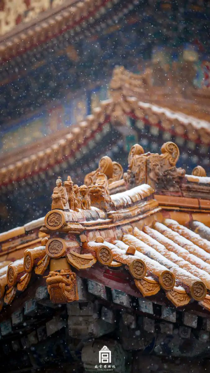 ZHECHAI2's tweet photo. It snowed at the Forbidden City in Beijing, China https://t.co/x1mfoZ2gm5