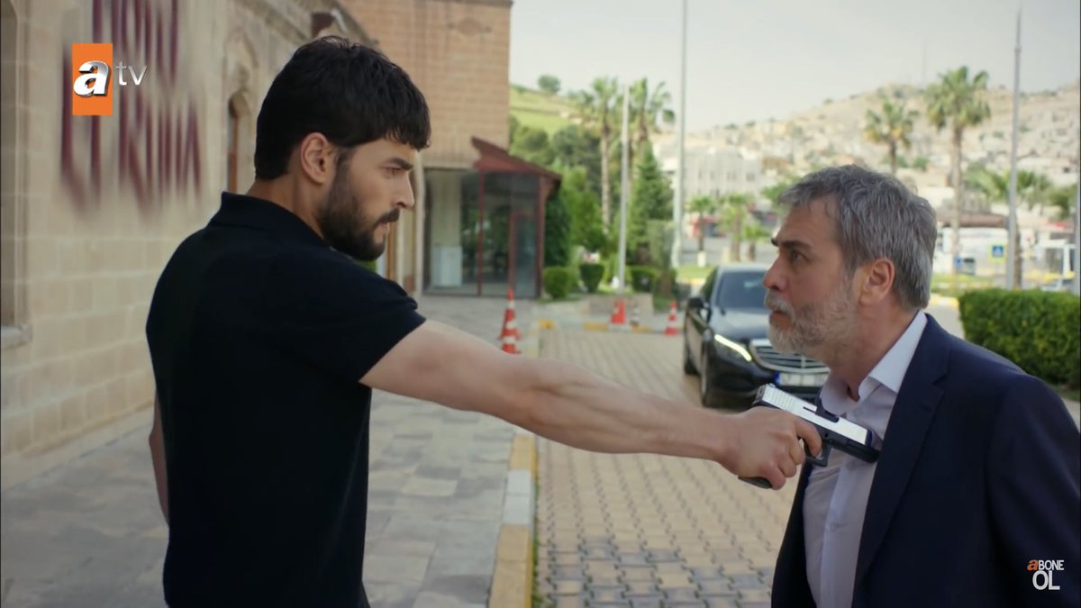 He challenged 27 years of hatred and revenge , risked his own life , stood against his enemy the second he realized he fell in true love  #Hercai  #ReyMir