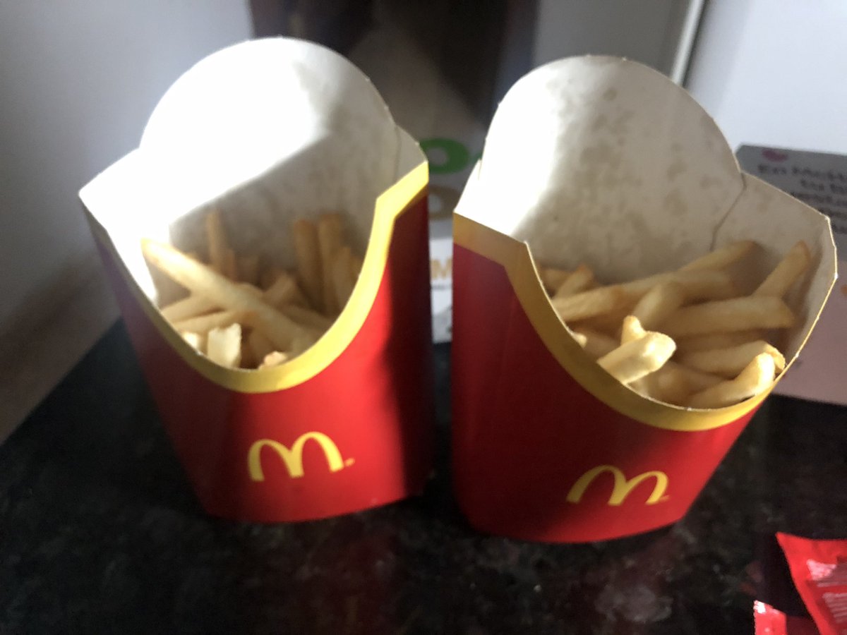SaraiTrampi's tweet photo. @mcdonalds_es Que guay las papas del menú grande!😑😑 Tienen la misma cantidad de papas que el happy meal!🥲 https://t.co/tiqAHnkDge