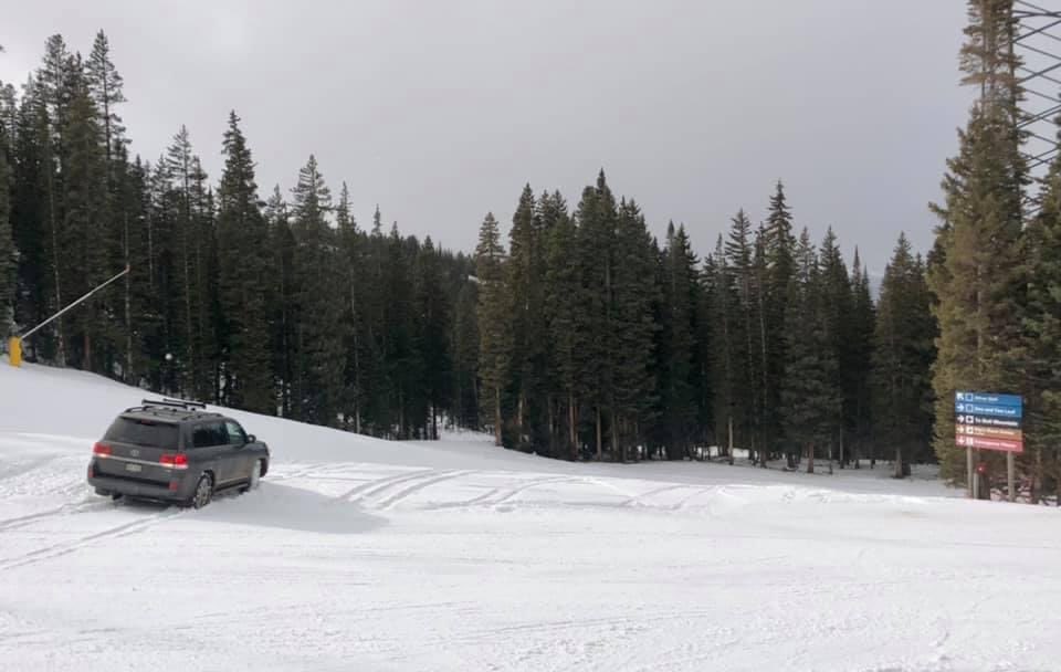 ozskier's tweet photo. Tourist season is 365 days a year in @AspenCO. 😂 https://t.co/7iw7uMY0do