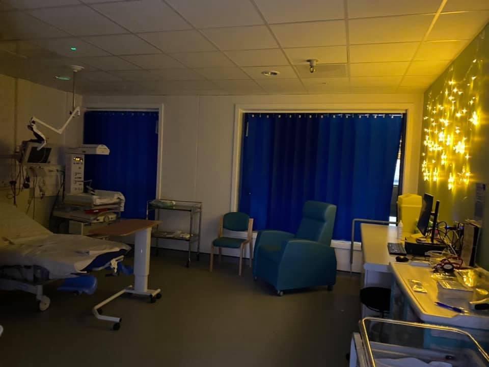 ABUHB_Maternity's tweet photo. One of our #obstetricledcare #obstetricbirth rooms @AneurinBevanUHB #lowlighting #showerroom #SpacetoMobilise #optimalPositions are all important @midwifedeb50 @emma_mills31 @BerthonTaylor @jaynebeasley #positivebirth #positivebirthexperience https://t.co/5aCRVMHMeE
